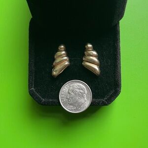 [Vintage] 14K Yellow Gold Scallop Earrings
